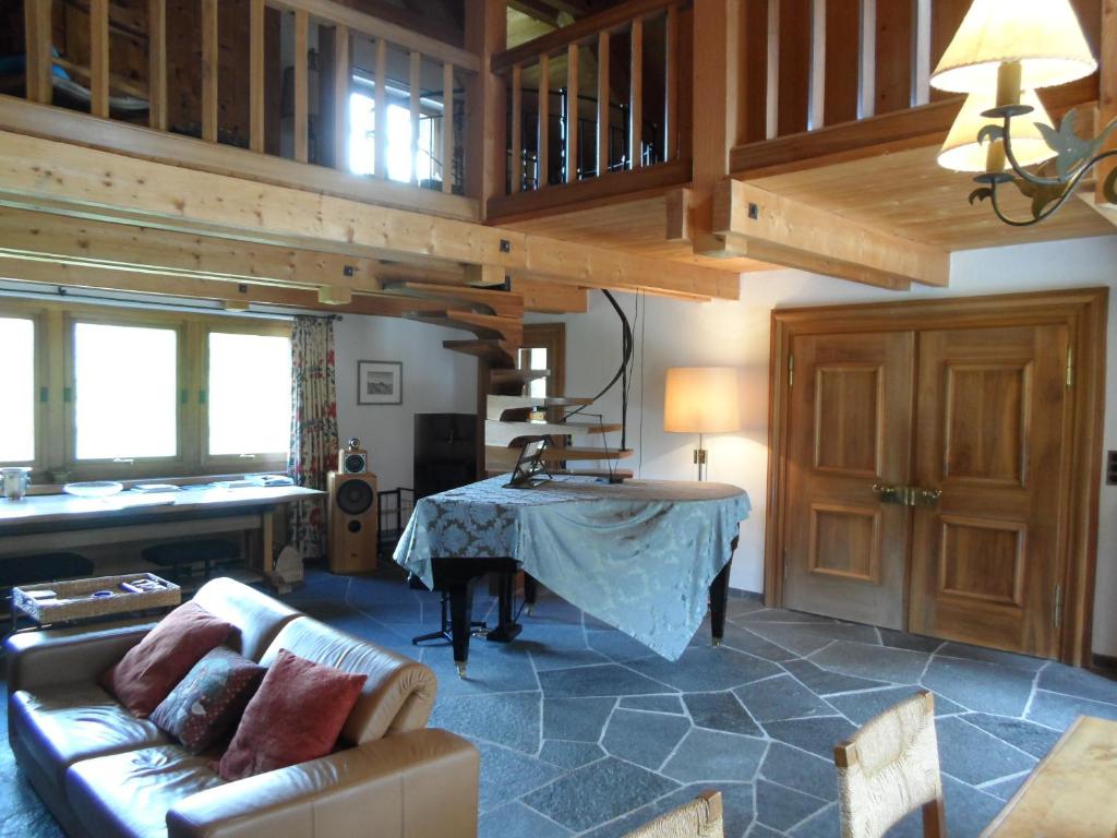 Chalet Atelier room 6